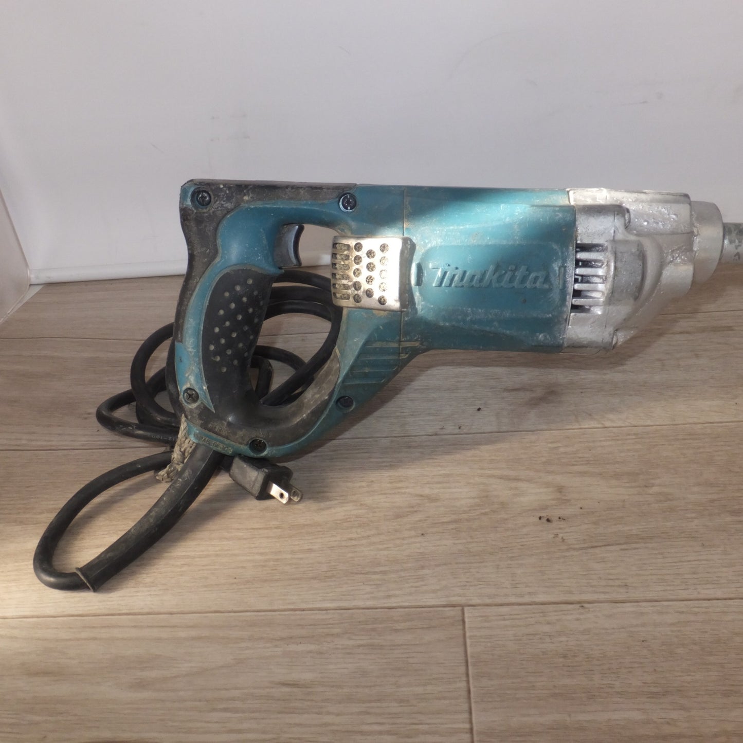 [送料無料] ★マキタ makita カクハン機 UT2204　100V 9A 50-60Hz 850W★