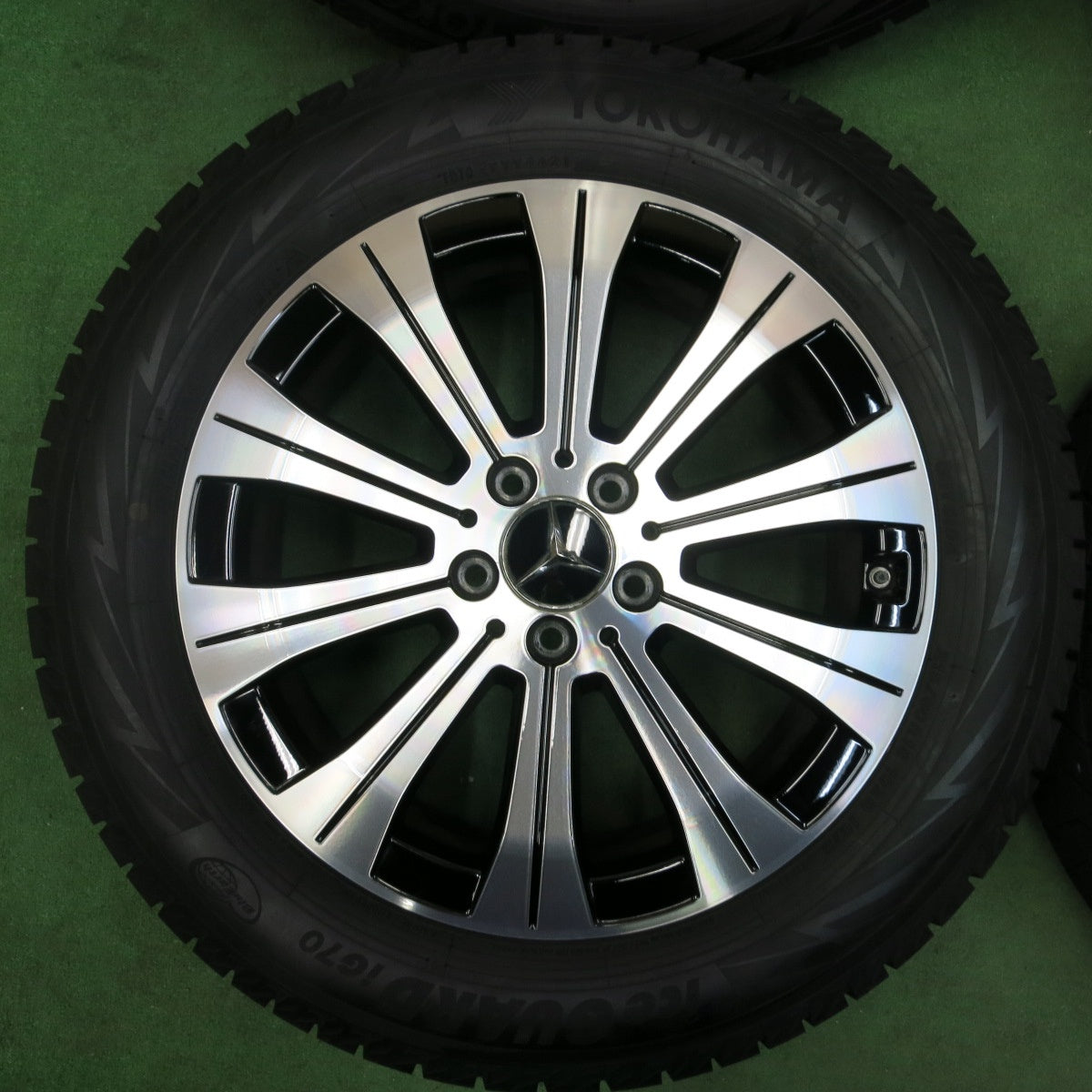[送料無料] バリ溝！綺麗！ほぼ10分★ベンツ GLA GLB EQA EQB 純正 215/60R18 スタッドレス ヨコハマ アイスガード iG70 18インチ PCD112/5H★4110806SYス