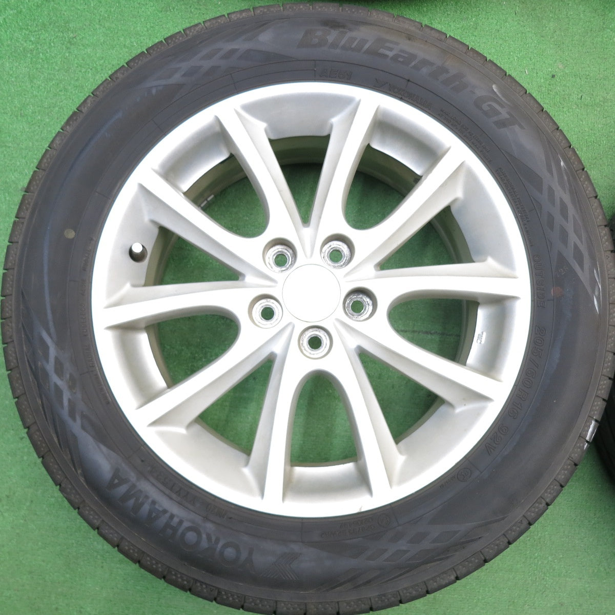 バリ溝！24年！9.5分★スバル インプレッサ 純正 205/60R16 ヨコハマ BluEarth-GT AE51 ブルーアース 16インチ PCD100/5H★6040521HAノ