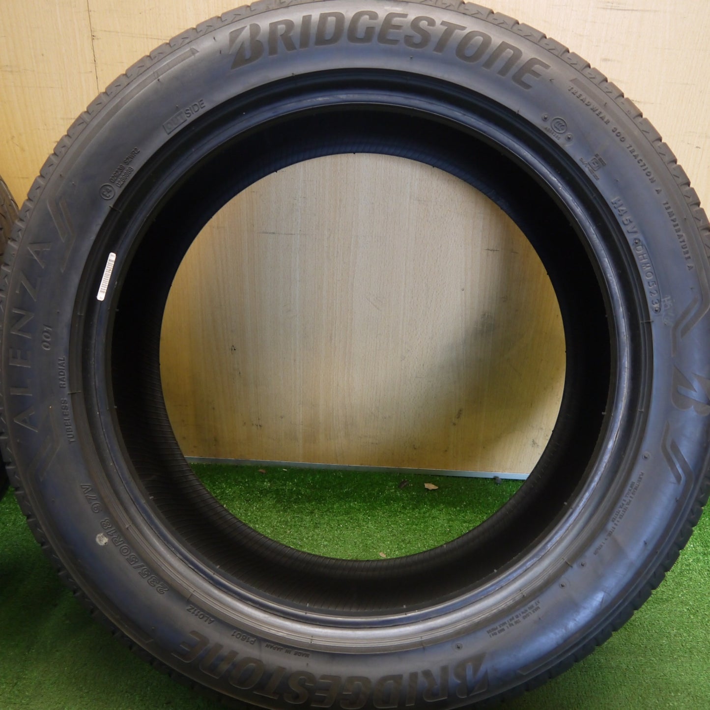 ほぼ未使用！23年★235/50R18 ブリヂストン アレンザ 001 ALENZA 18インチ アルファード ヴェルファイア等★6061503Hノタ