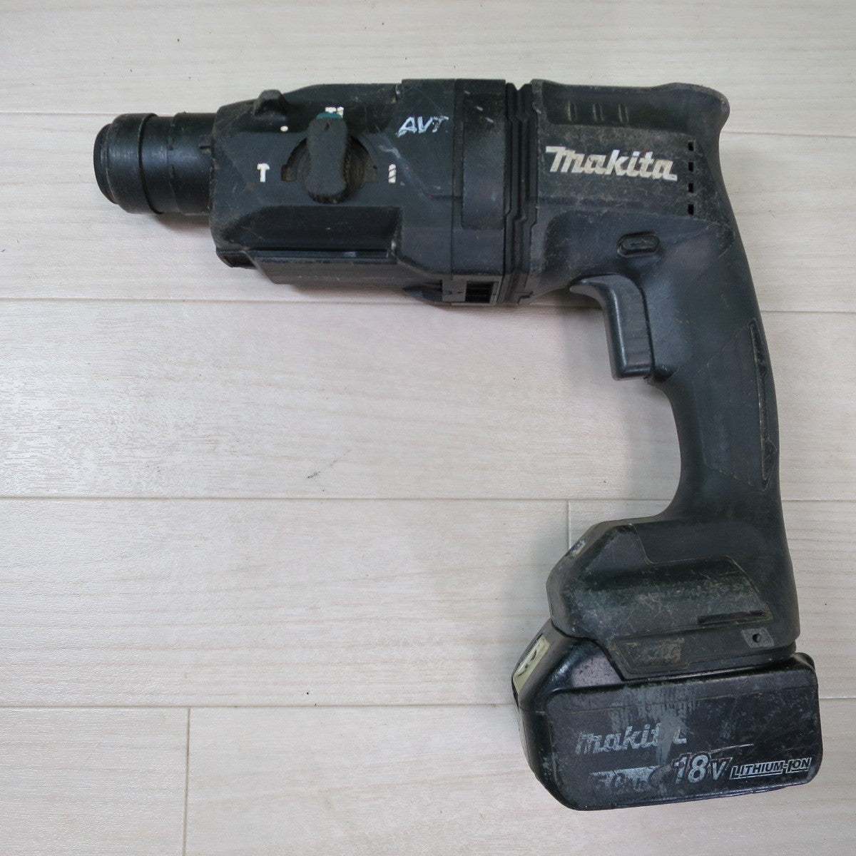 [送料無料] ☆マキタ 18mm 充電式 ハンマ ドリル 18V HR182D 充電器 バッテリー ケース付き 穴あけ はつり 電動 工具☆