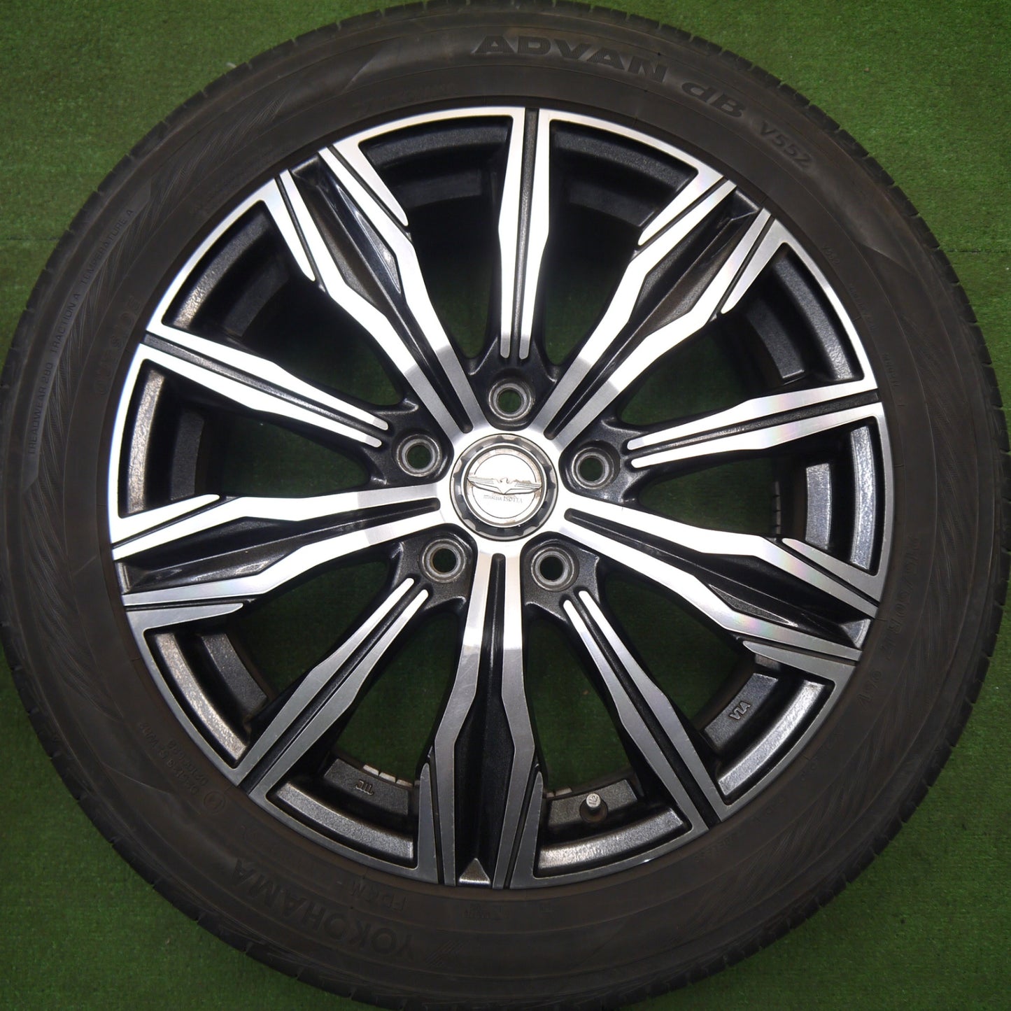 バリ溝！9.5分★215/50R17 ヨコハマ アドバン dB V552 makina ISOTTA マキナ イゾッタ 17インチ PCD114.3/5H★6011308Hノ