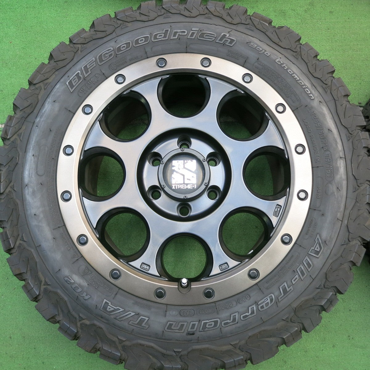 バリ溝！22年！キレイ！9.5分★XTREME-J 265/60R18 119/116S BFグッドリッチ All-Terrain T/A KO2 エクストリームJ 18インチ PCD139.7/6H★5072001HAノ