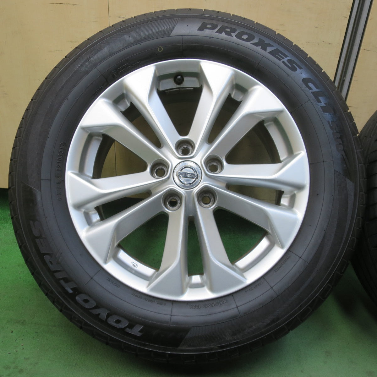 バリ溝！キレイ！9.5分★日産 T32 エクストレイル 純正 225/65R17 トーヨー プロクセス CL1 SUV グッドイヤー ASSURANCE CS FUEL MAX 17インチ PCD114.3/5H★6040406イノ