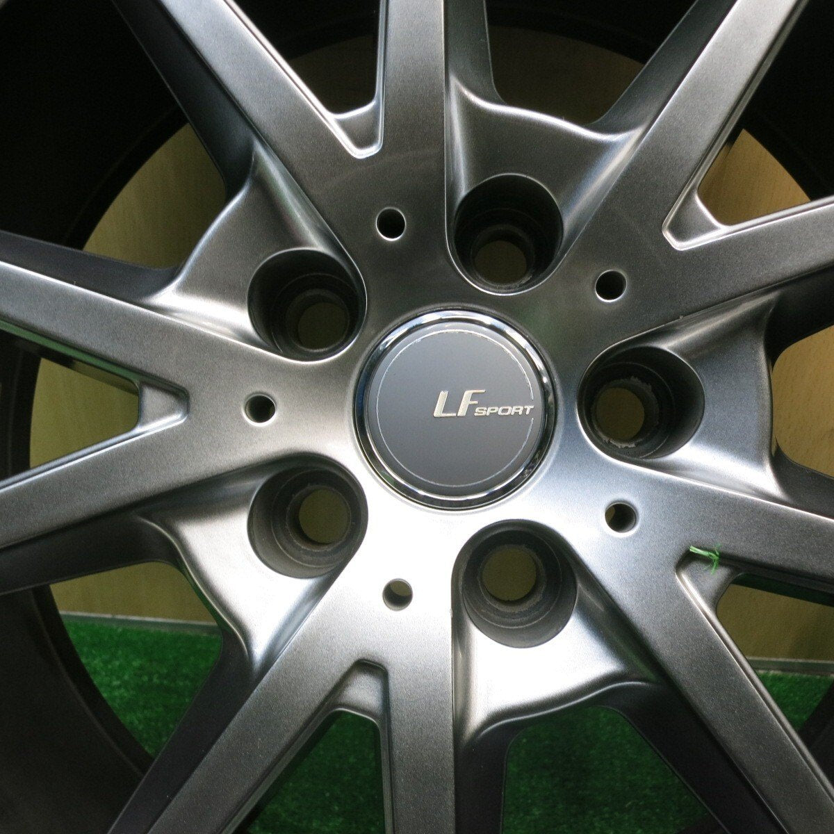 バリ溝！9分★スタッドレス 225/60R18 ブリヂストン ブリザック DM-V3 LF SPORT LFスポーツ 18インチ PCD114.3/5H★5040504TNス