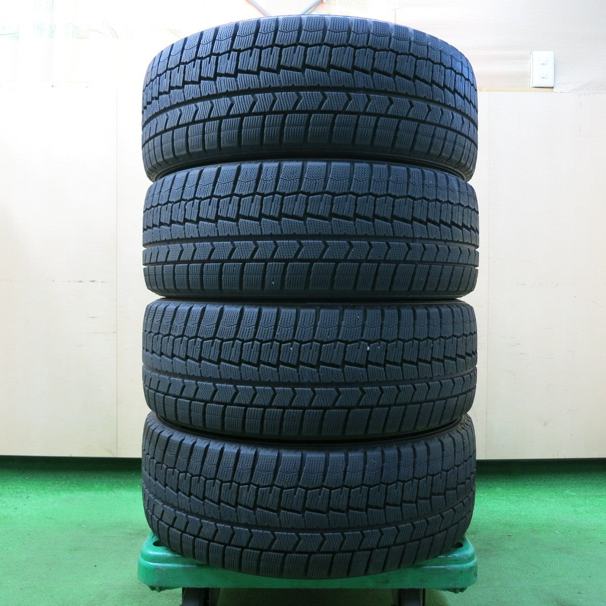 *送料無料* バリ溝！キレイ！9.5分★スタッドレス 225/45R18 ダンロップ ウインターマックス WM02 Lofida XM14 18インチ PCD114.3/5H★4050806イス