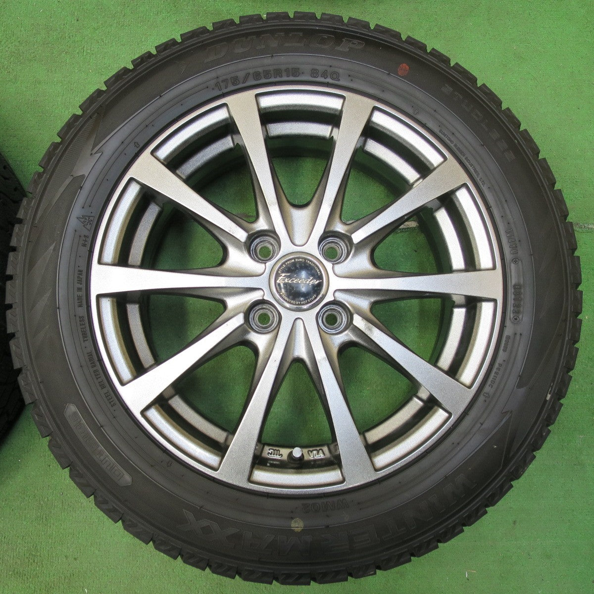 [送料無料] バリ溝！22年！9分★スタッドレス 175/65R15 ダンロップ ウインターマックス WM02 Exceeder エクシーダー 15インチ PCD100/4H★4111310イス