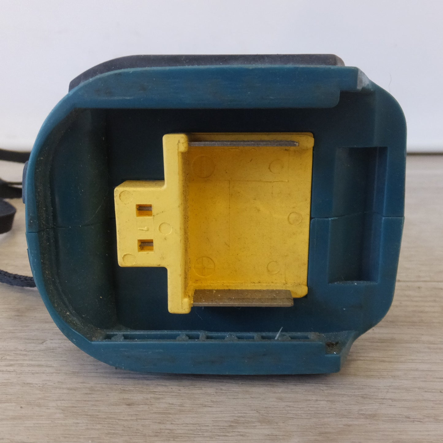 [送料無料] 現状品★マキタ makita 充電式蛍光灯 ML184　DC18V DC14.4V　本体のみ★