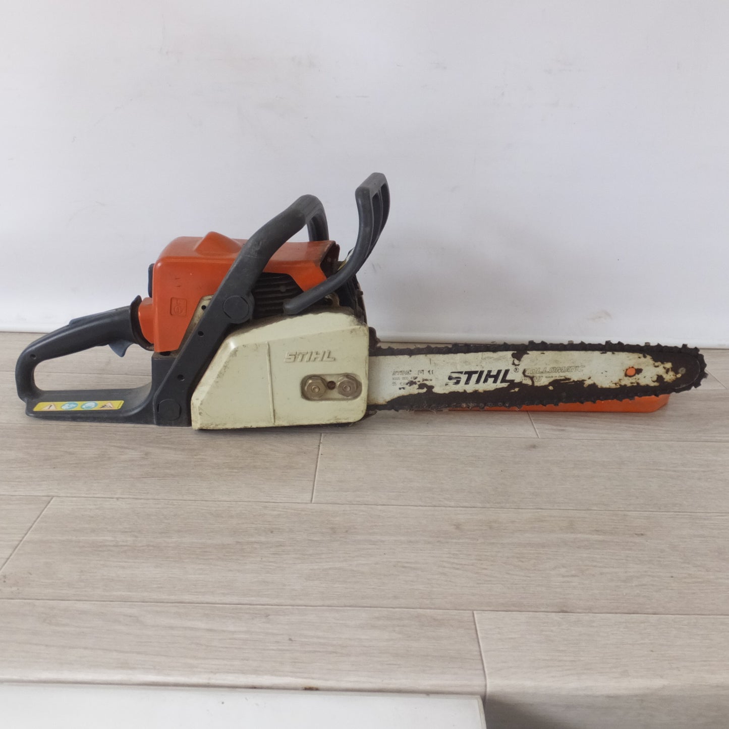 [送料無料] 岐阜発 ジャンク★スチール STIHL エンジンチェーンソー 017 D-71336★