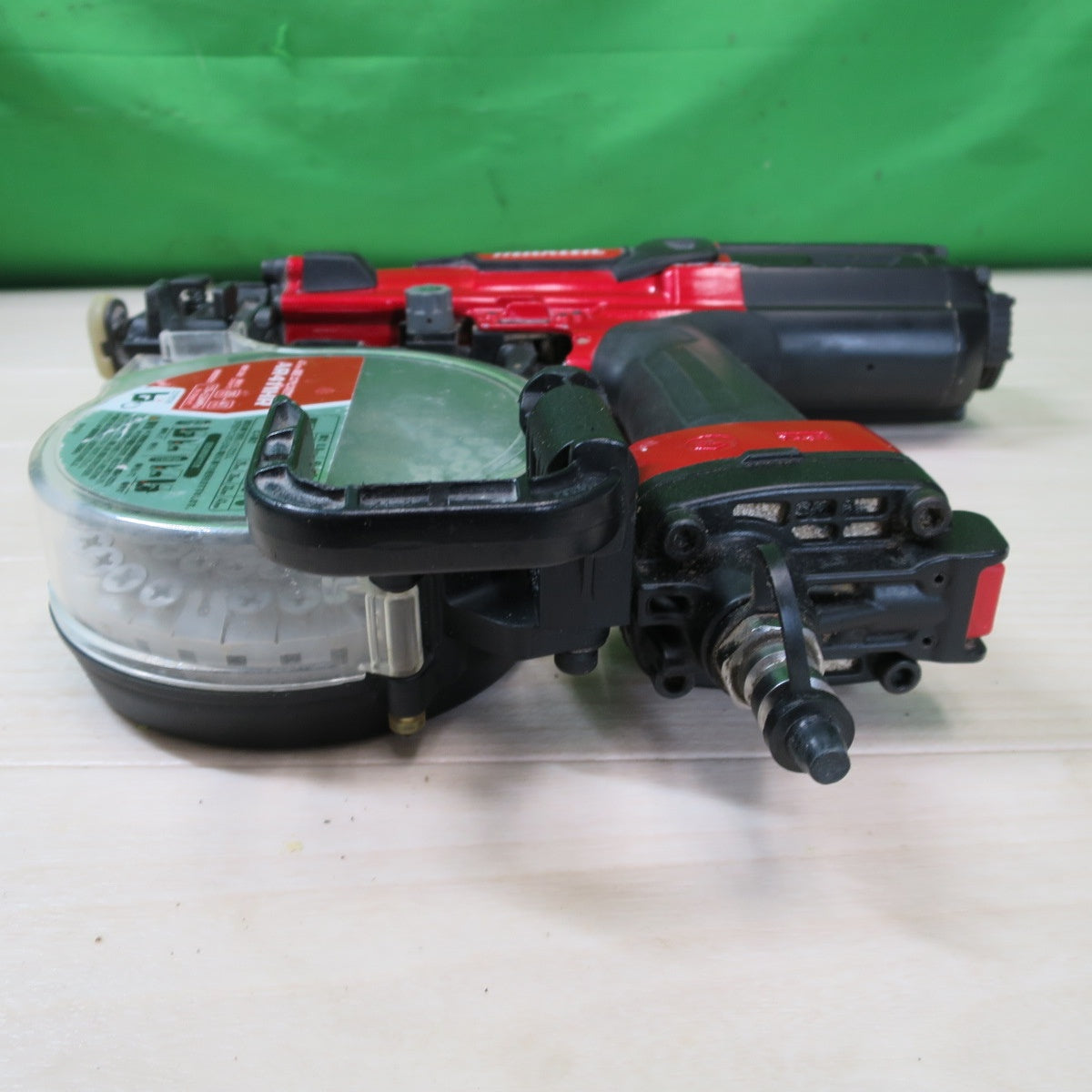 [送料無料] キレイ☆マキタ 41mm 高圧 エア ビス打ち機 AR411HR 赤 ケース付き エア 工具☆