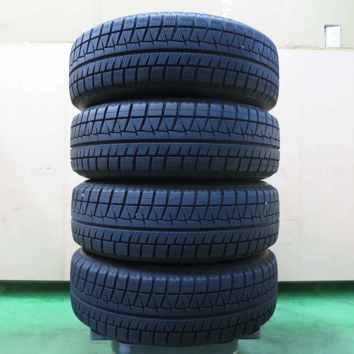 [送料無料] バリ溝！22年！キレイ！9.5分以上★スタッドレス 195/65R15 ブリヂストン アイスパートナー2 ravrion RS01 ラブリオン 15インチ PCD114.3/5H★4112705イス