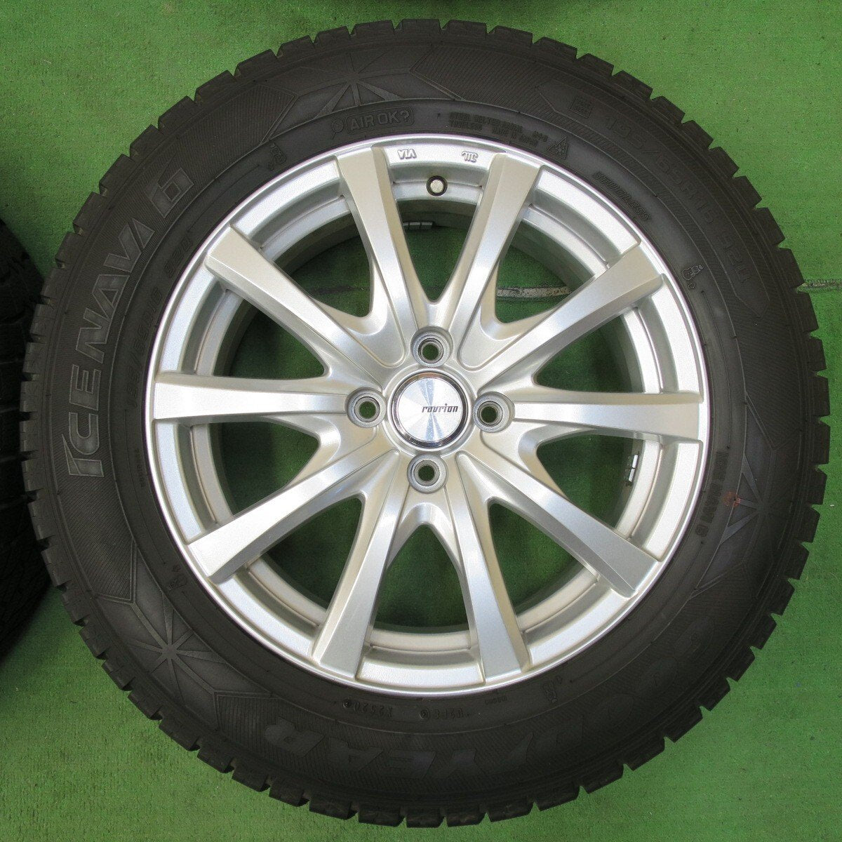 バリ溝！キレイ！8.5分★スタッドレス 195/65R16 グッドイヤー アイスナビ6 ravrion RS01 ラブリオン 16インチ PCD100/4H★4113007イス