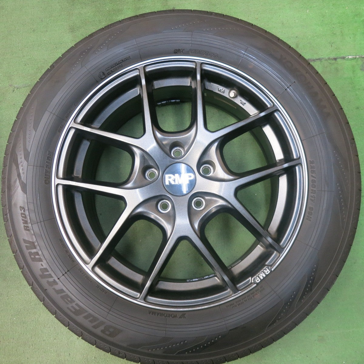 バリ溝！24年！キレイ！9.5分★RMP 025F 225/60R17 ヨコハマ BluEarth-RV RV03 ブルーアース 17インチ PCD114.3/5H★5100603SKノ