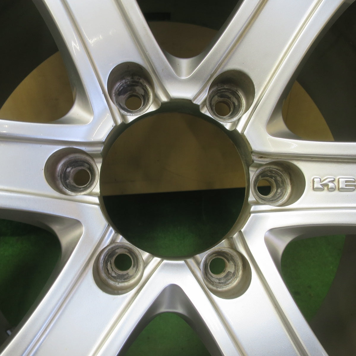 ほぼ未使用！24年！キレイ★KEELER FORCE 265/60R18 スタッドレス ブリヂストン ブリザック DM-V3 キーラー フォース 18インチ PCD139.7/6H★6051909イス