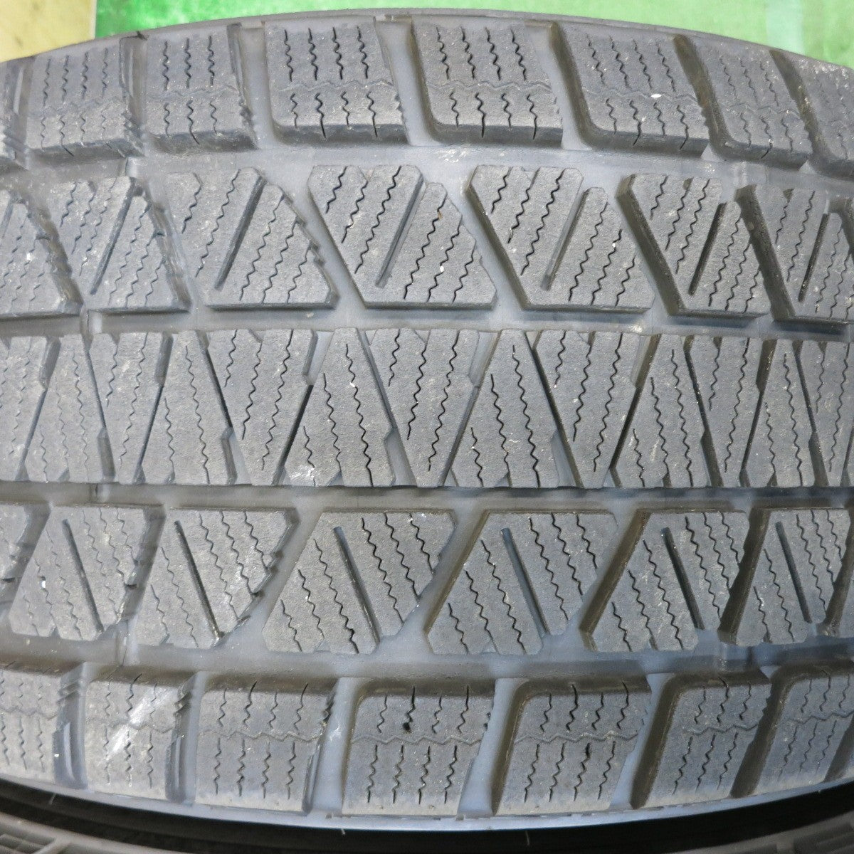 バリ溝！キレイ！9.5分◎レクサス LX 570 純正 285/60R18 スタッドレス ブリヂストン ブリザック DM-V3 18インチ PCD150/5H◎6101011HAス