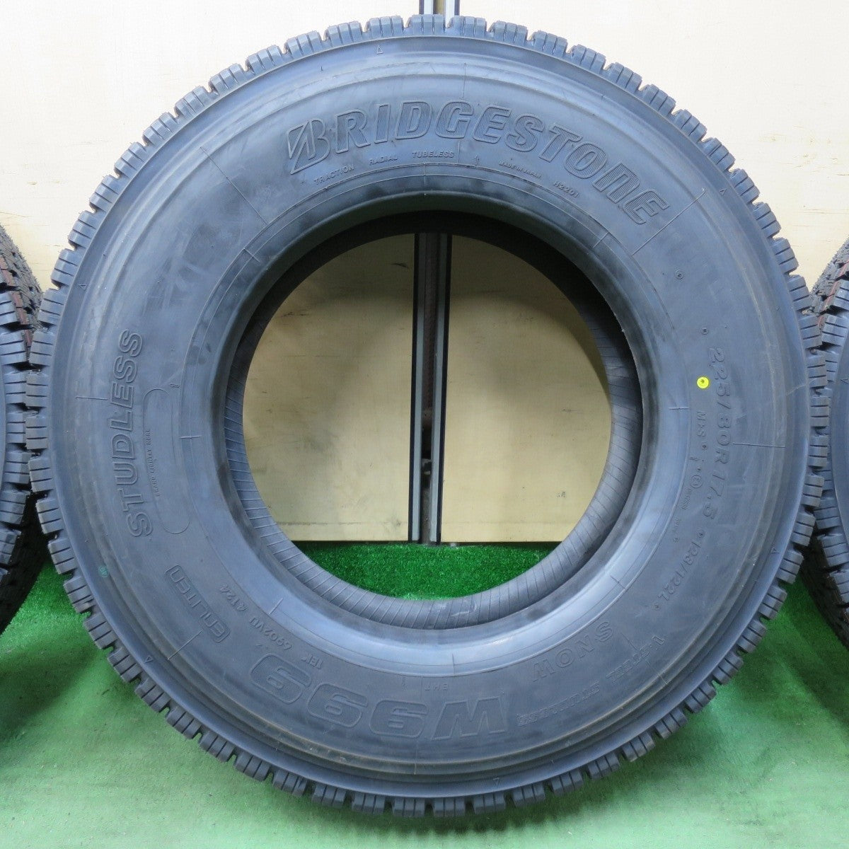 未使用！24年★トラック タイヤ 225/80R17.5 123/122L スタッドレス ブリヂストン W999 17.5インチ★5012908イスタ