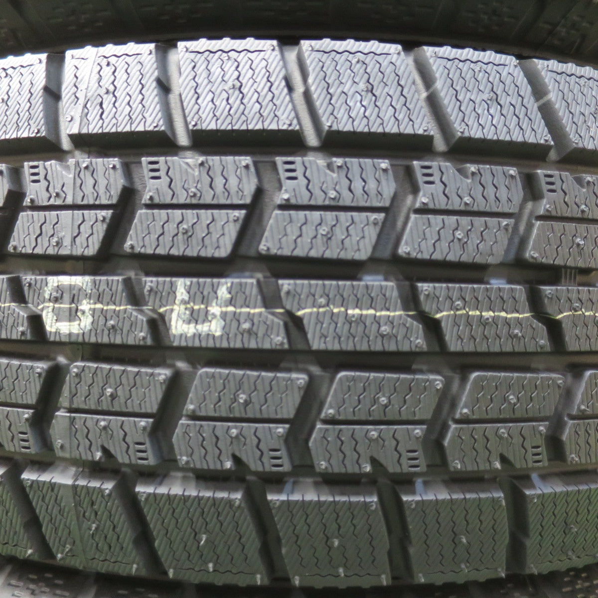未使用！25年★スタッドレス 195/65R15 グッドイヤー アイスナビ7 タイヤ 15インチ プリウス ノア ヴォクシー 等★6022102イスタ