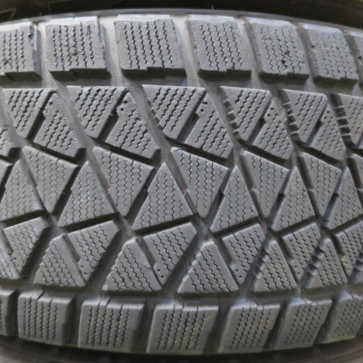 4本価格★スタッドレス 275/65R17 ブリヂストン ブリザック DM-V2 P.T.H PTH 社外 アルミ 17インチ PCD139.7/6H★5101009イス