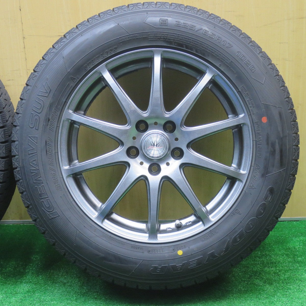 バリ溝！キレイ！9.5分★LOXARNY SPORT 225/65R17 スタッドレス グッドイヤー アイスナビ SUV ロクサーニ スポーツ 17インチ PCD114.3/5H★5101605NJス