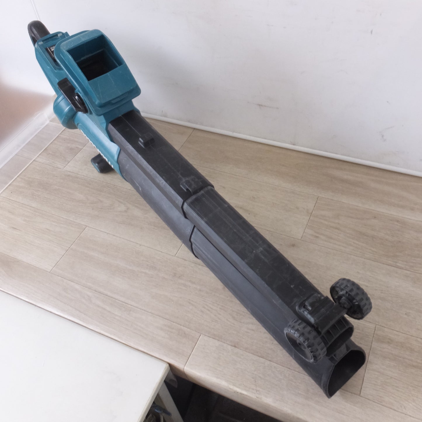 [送料無料] ★マキタ makita 充電式ブロワ集じん機 MUB187D 18V 本体のみ ダストバッグなし★