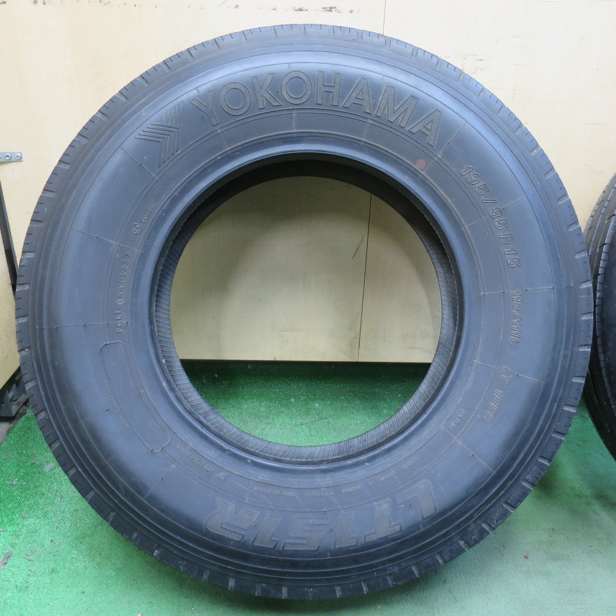 ほぼ未使用！新車外し！6本★トラック タイヤ 195/85R15 113/111L 12PR ヨコハマ LT151R 15インチ★6042101イノタ