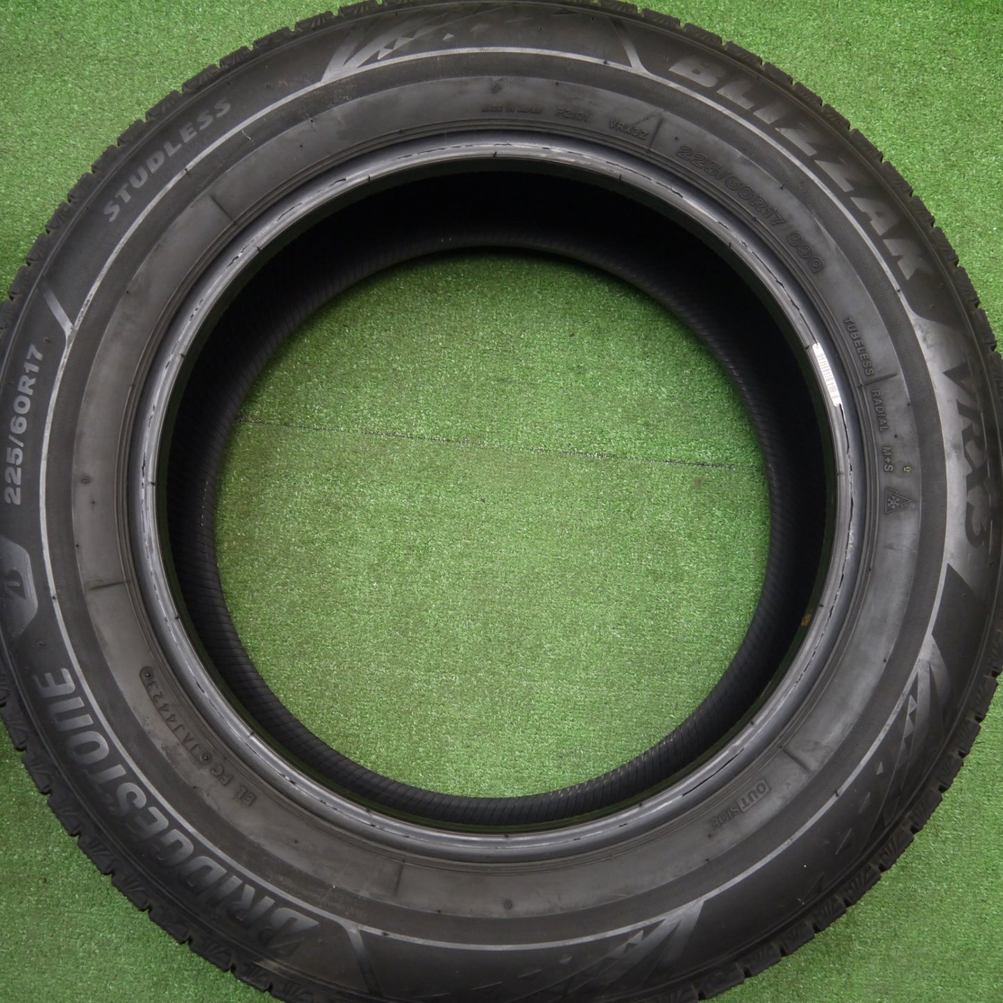 バリ溝！23年！8.5分★スタッドレス 225/60R17 ブリヂストン ブリザック VRX3 タイヤ 17インチ アルファード ヴェファイア 等★5111207Hスタ