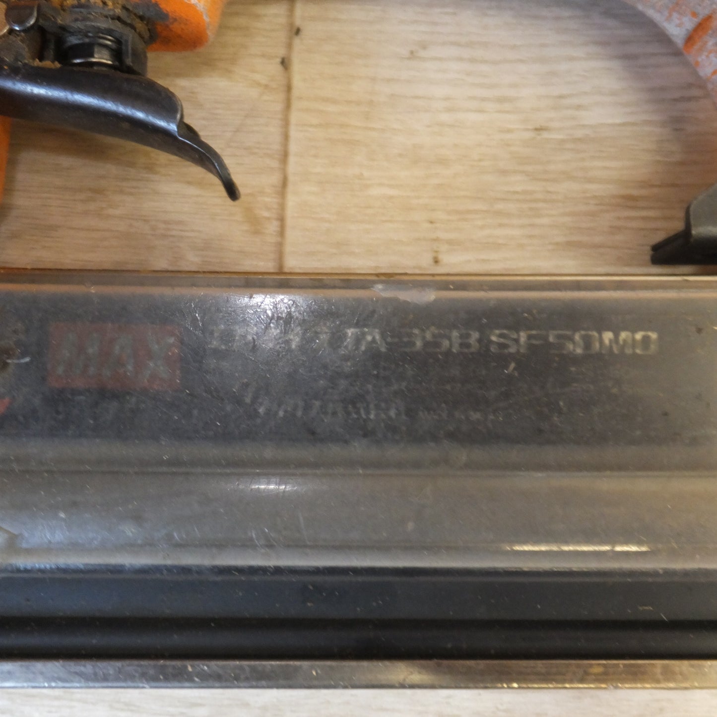 [送料無料] ★マックス MAX エアネイラ 釘打機 スーパーフィニッシュネイラ  TA-35B/SF50M0　日立 HITACHI 25mm カラー釘打機 NT-25A　セット★