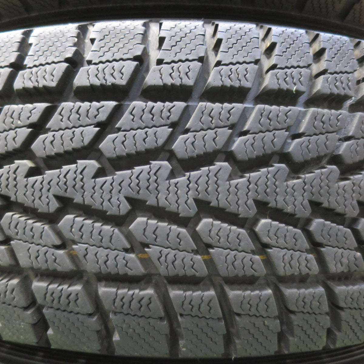 バリ溝！キレイ！9.5分★スタッドレス 225/70R16 トーヨー ウインター トランパス S1 Treffer トレファー 16インチ PCD114.3/5H★5100201イス