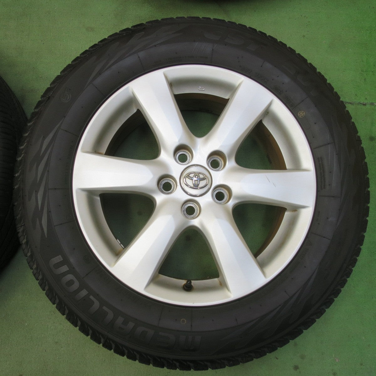 バリ溝！24年！9.5分以上★トヨタ ヴァンガード 純正 225/65R17 メダリオン CST SUV 17インチ PCD114.3/5H★6041102イノ