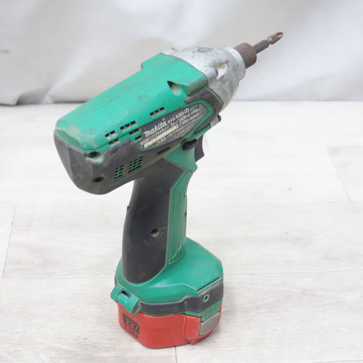 [送料無料] バッテリー2個！付属品付き◆マキタ 充電式 インパクトドライバ M694D 電動 工具 makita コードレス ジャンク品◆