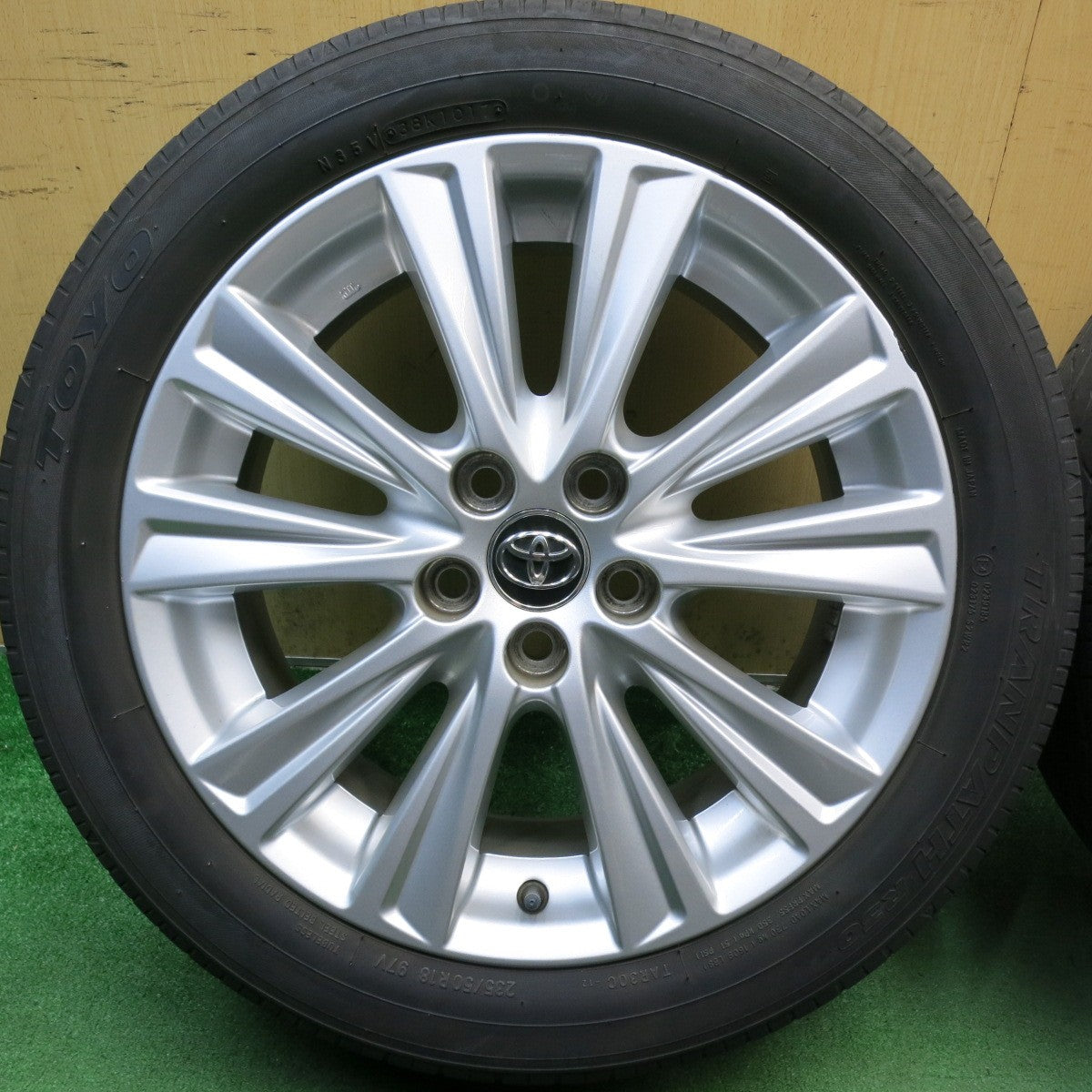 キレイ◎トヨタ 30系 アルファード ヴェルファイア 純正 235/50R18 トーヨー トランパス R30 18インチ PCD114.3/5H◎6091307HAノ