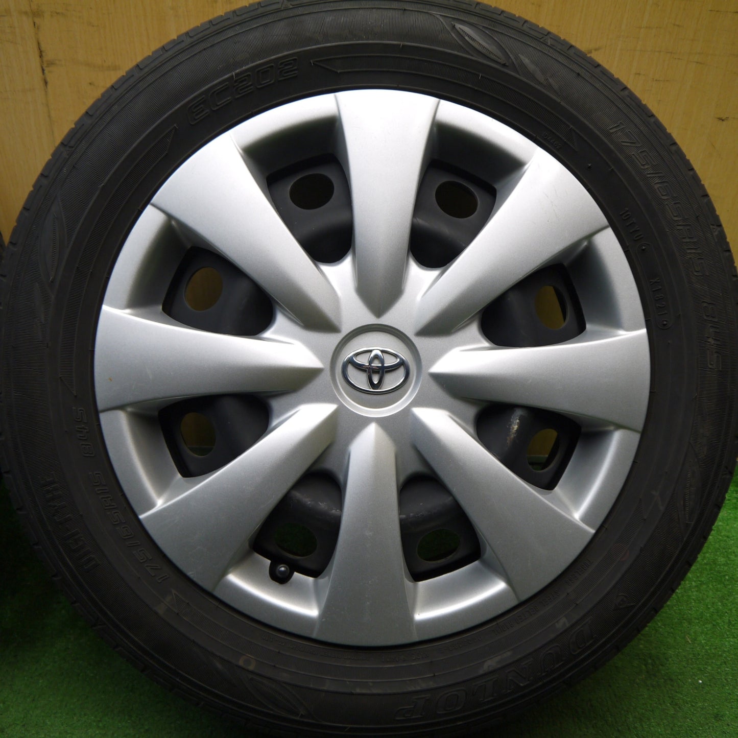 バリ溝！21年！8.5分★トヨタ カローラ アクシオ 純正 スチール 175/65R15 ダンロップ EC202 15インチ PCD100/4H★5052101Hノ