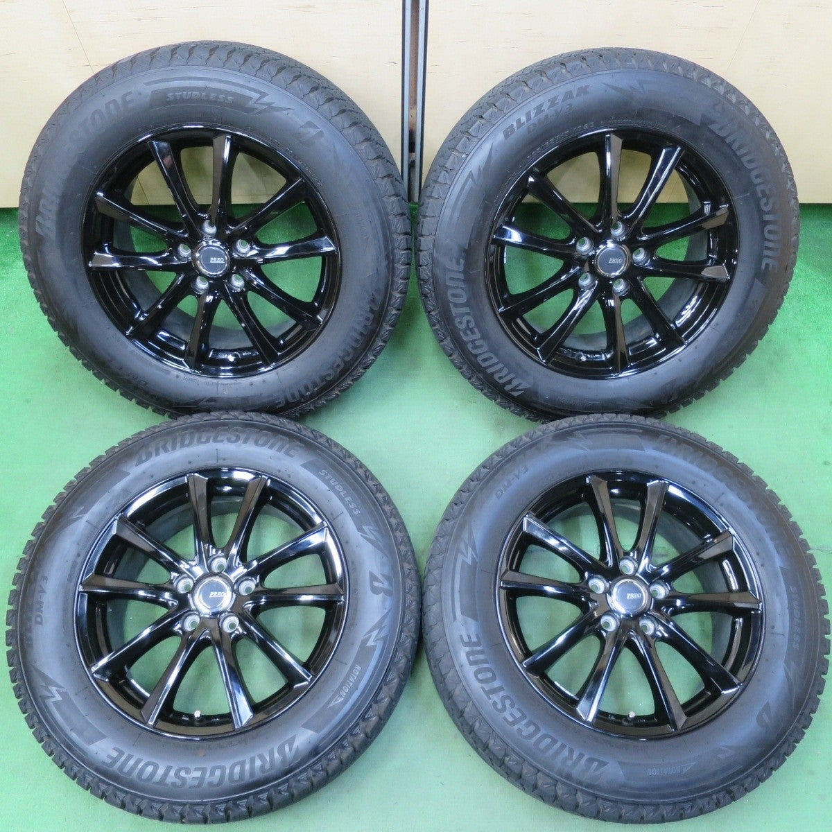 バリ溝！23年！キレイ！9.5分★スタッドレス 225/65R17 ブリヂストン ブリザック DM-V3 PREO プレオ 17インチ PCD114.3/5H★5032102イス