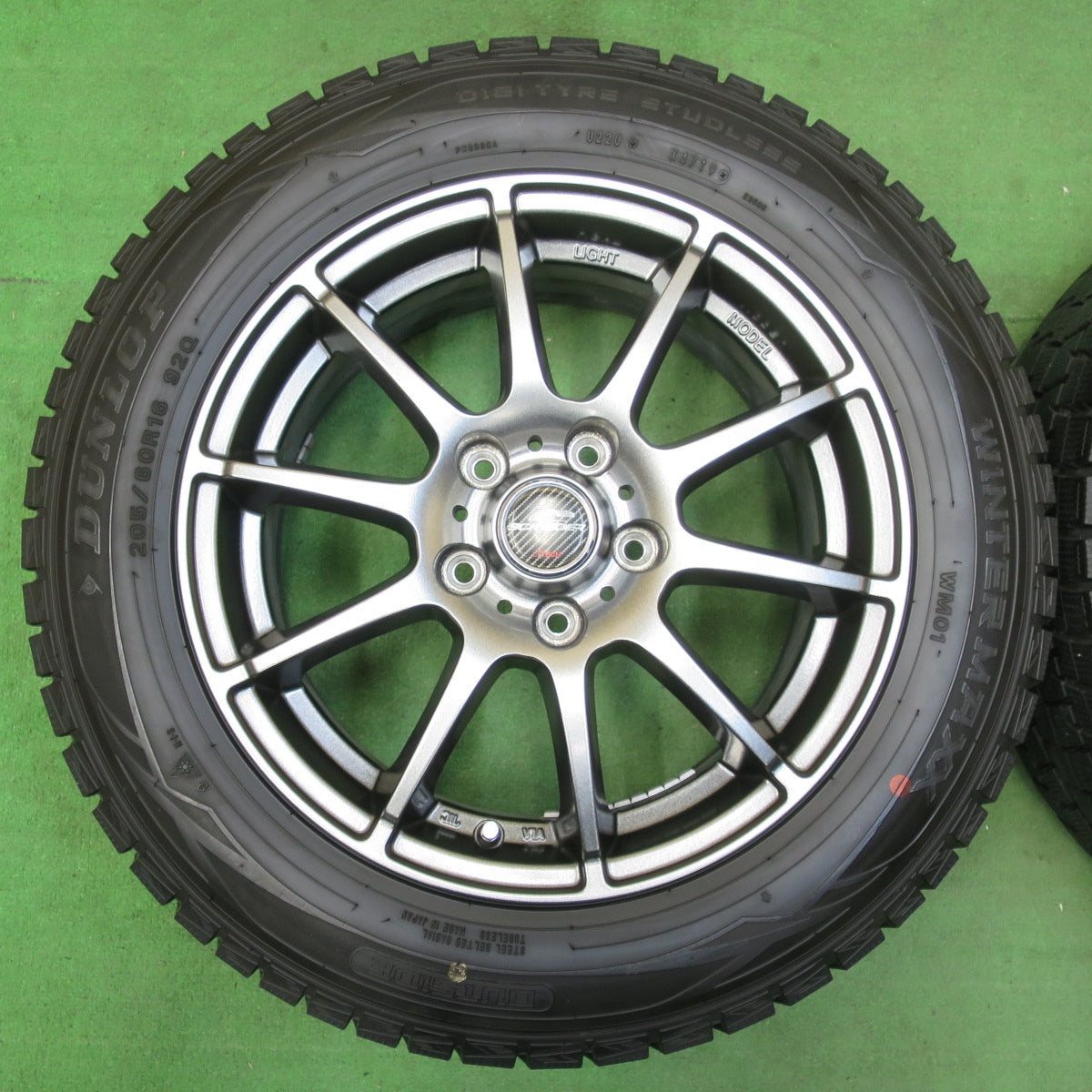 [送料無料] バリ溝！キレイ！9.5分以上★スタッドレス 205/60R16 ダンロップ ウインターマックス WM01 SCHNEIDER シュナイダー 16インチ PCD114.3/5H★4111401イス