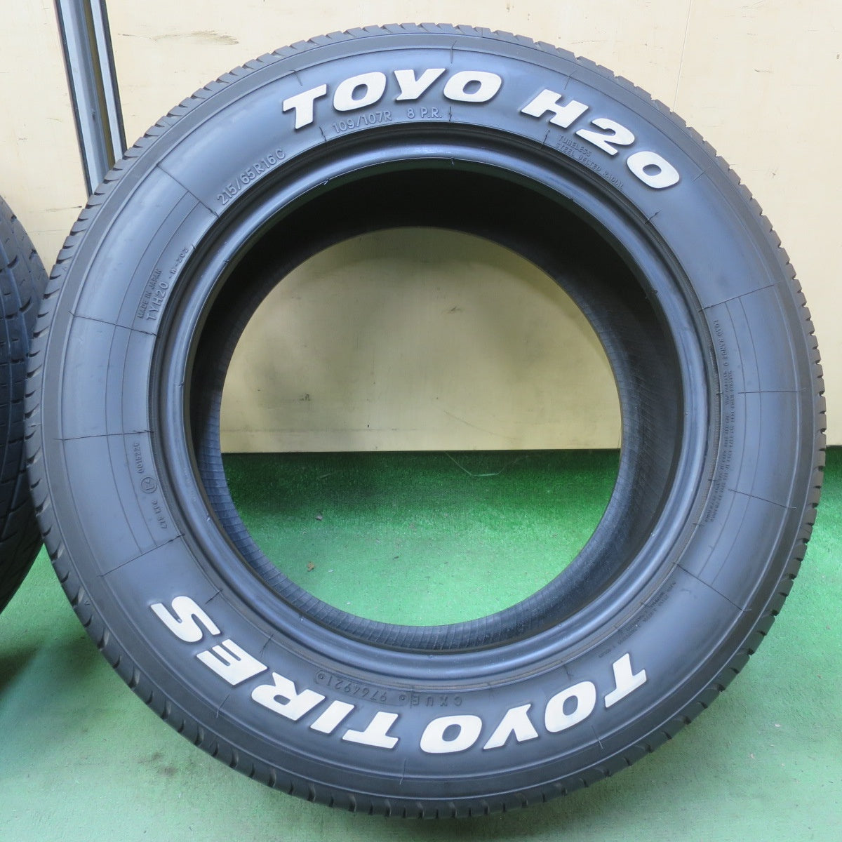 4本価格◎215/65R16 トーヨー H20 ホワイトレター 16インチ タイヤ ハイエース キャラバン 等◎6083109イノタ