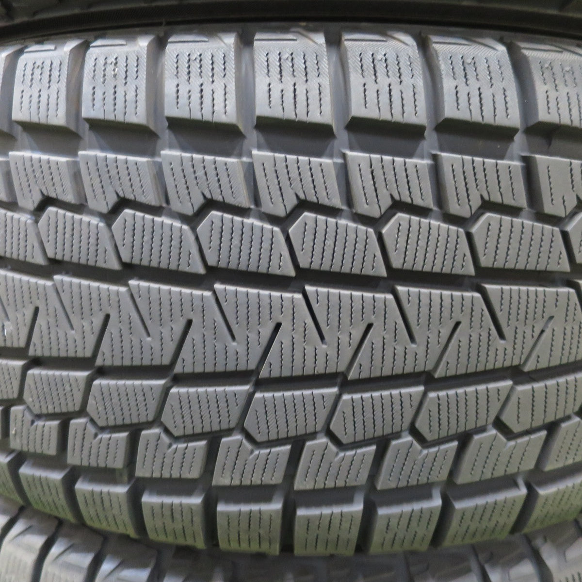 バリ溝！24年！キレイ！9.5分★トヨタ ランクル 200 ZX 純正 285/50R20 スタッドレス ヨコハマ アイスガード G075 20インチ PCD150/5H★6022701ナス