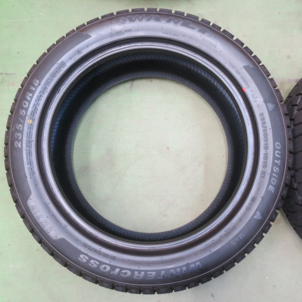 ほぼ未使用！25年◎スタッドレス 235/50R18 ワンリ WINTERCross SW312 タイヤ 18インチ アルファード ヴェルファイア 等◎6092901イスタ