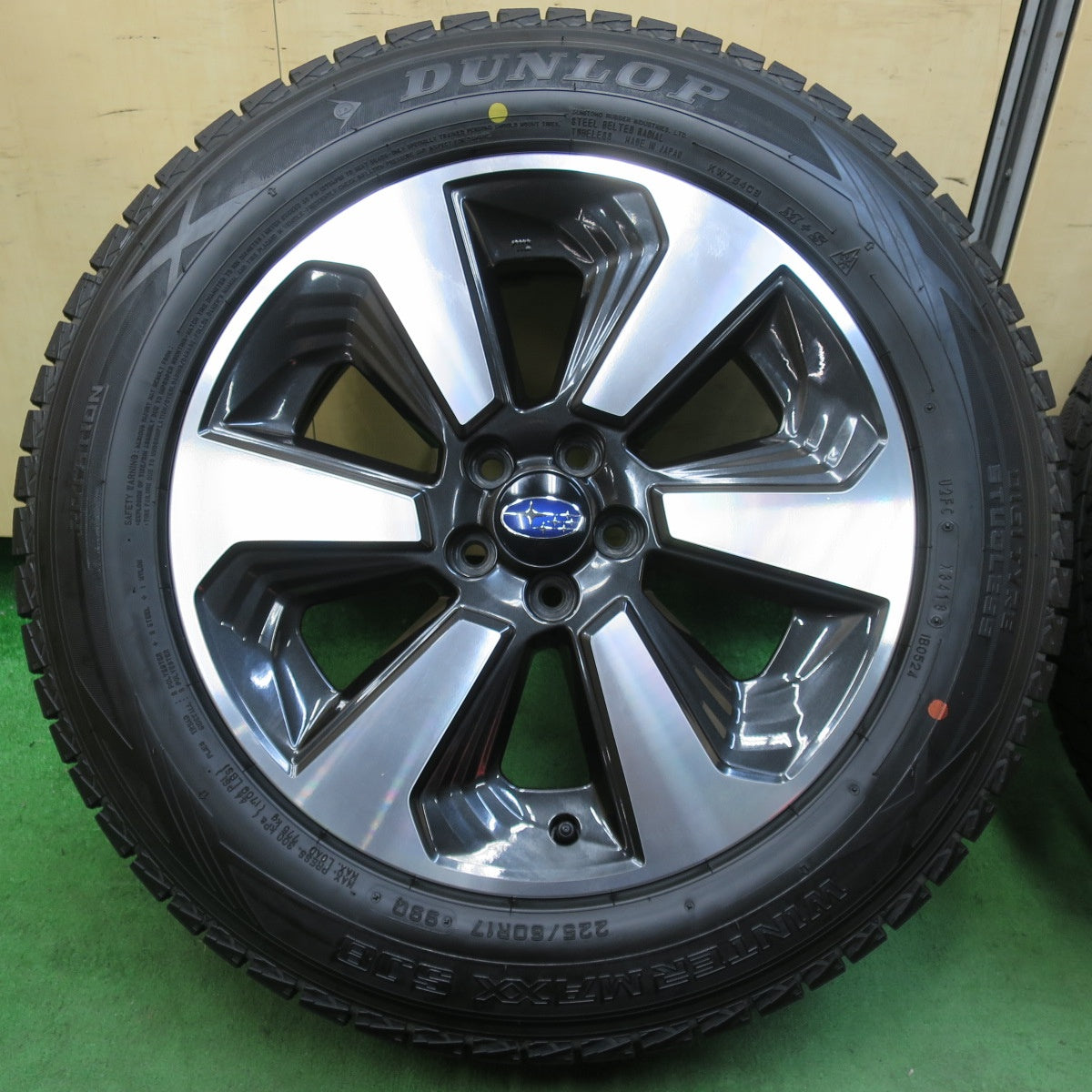 [送料無料] バリ溝！キレイ！9分★スバル SJ系 フォレスター 純正 225/60R17 スタッドレス ダンロップ ウインターマックス SJ8 17インチ PCD100/5H★5022407イス