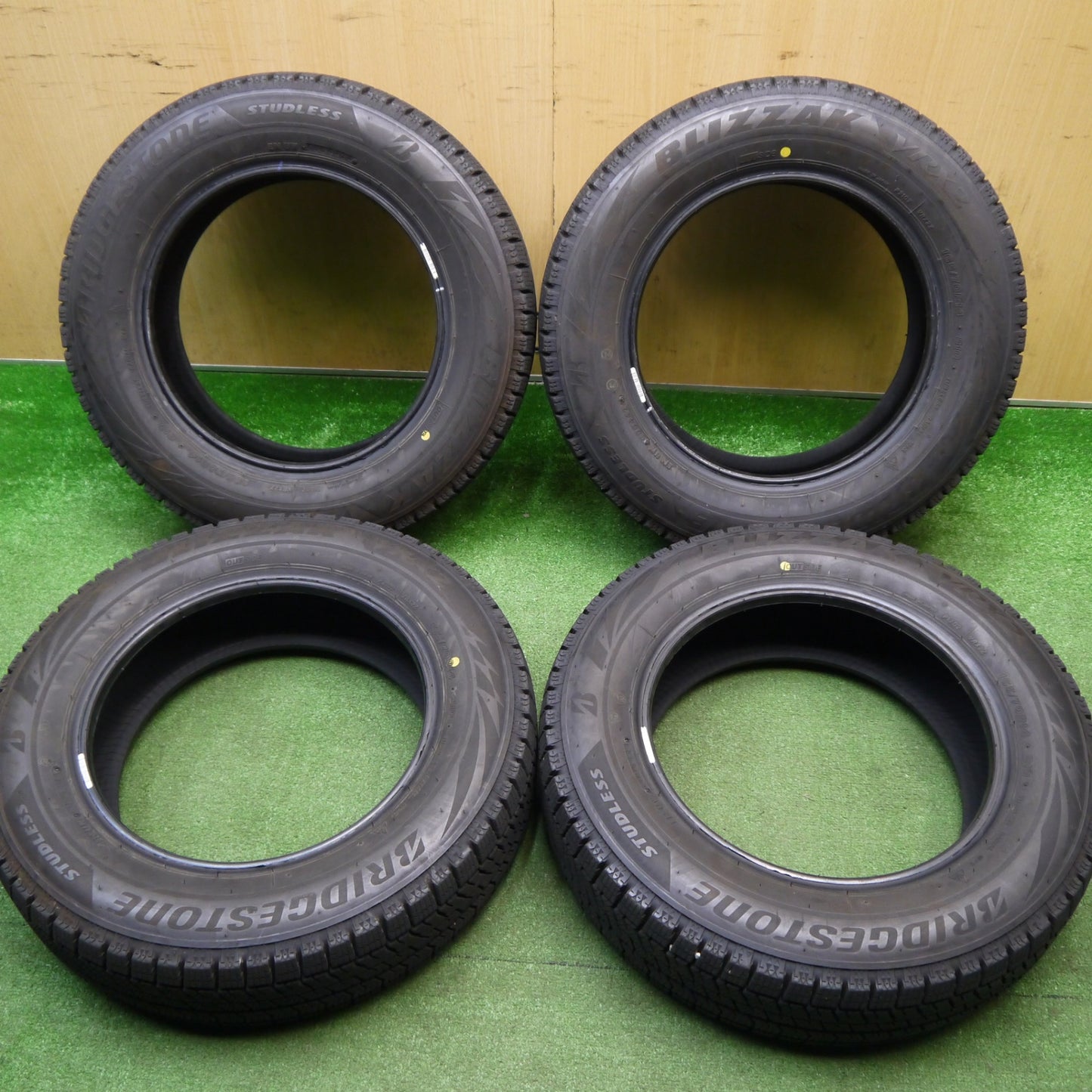 バリ溝！24年！9.5分★スタッドレス 165/70R14 ブリヂストン ブリザック VRX2 タイヤ 14インチ ヴィッツ マーチ ノート キューブ 等★5120905Hスタ