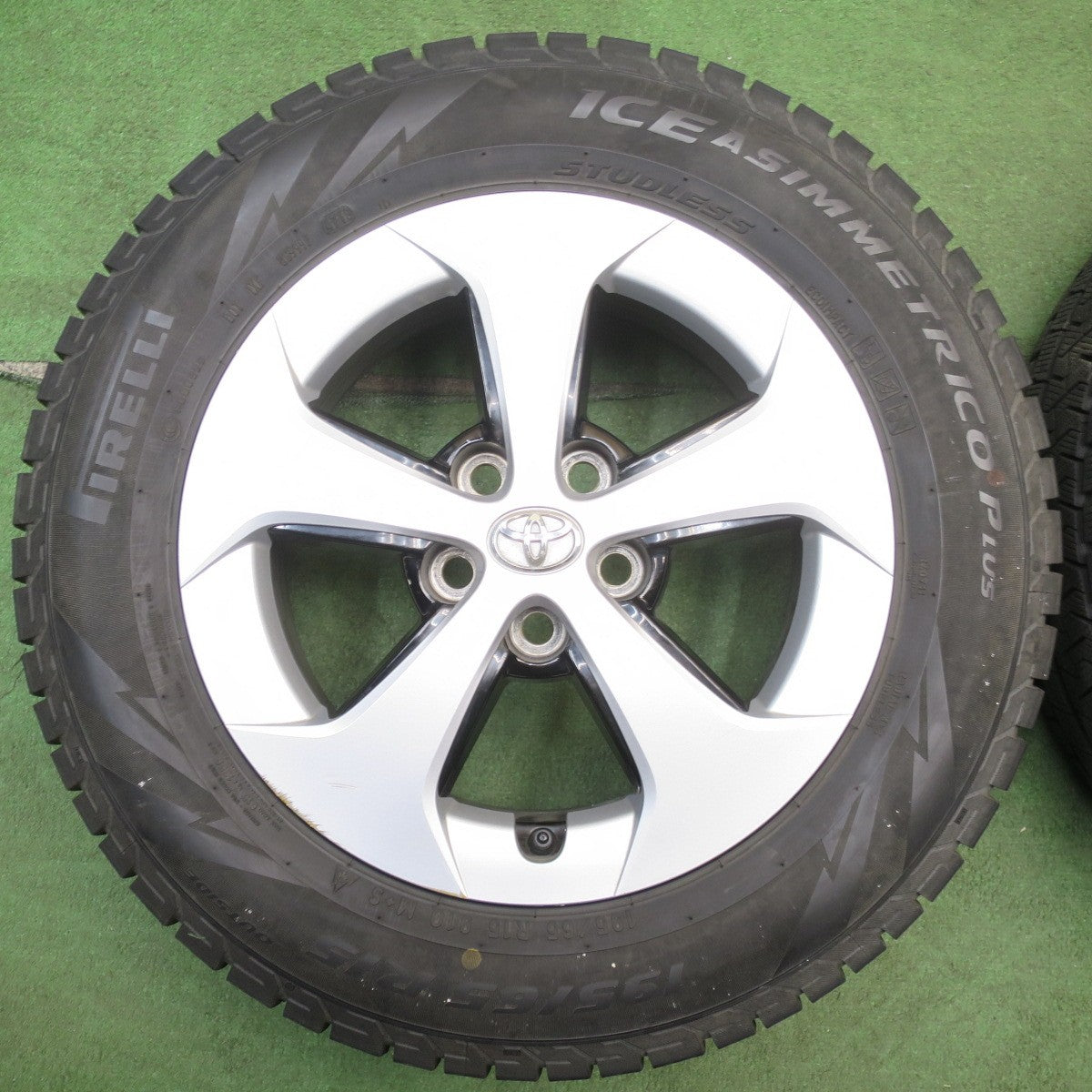 バリ溝！8.5分★トヨタ 30系 プリウス 純正 195/65R15 スタッドレス ピレリ アイスアシンメトリコ プラス 15インチ PCD100/5H★6051905NJス