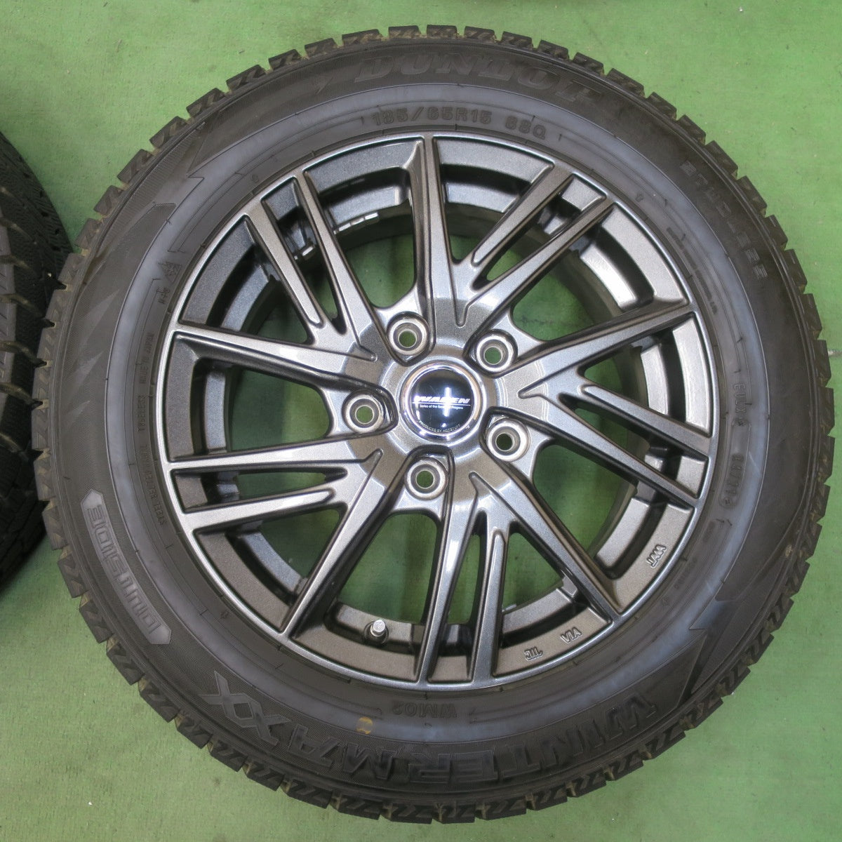 バリ溝！キレイ！9.5分★スタッドレス 185/65R15 ダンロップ ウインターマックス WM02 WAREN ヴァーレン 15インチ PCD114.3/5H★5123104イス