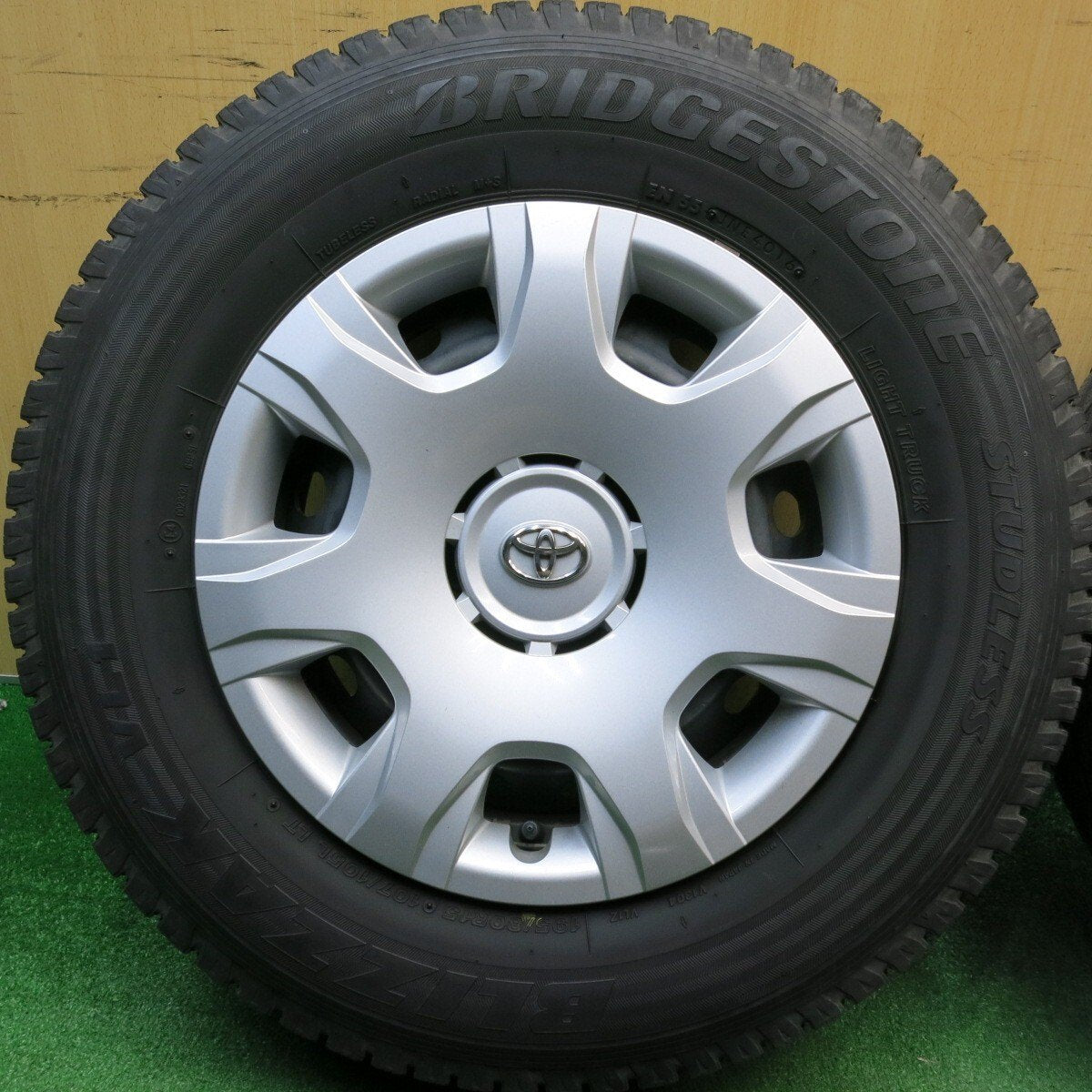 4本価格★トヨタ 200系 ハイエース 純正 スチール 195/80R15 107/105L スタッドレス ブリヂストン ブリザック VL1 15インチ PCD139.7/6H★6021504HAス