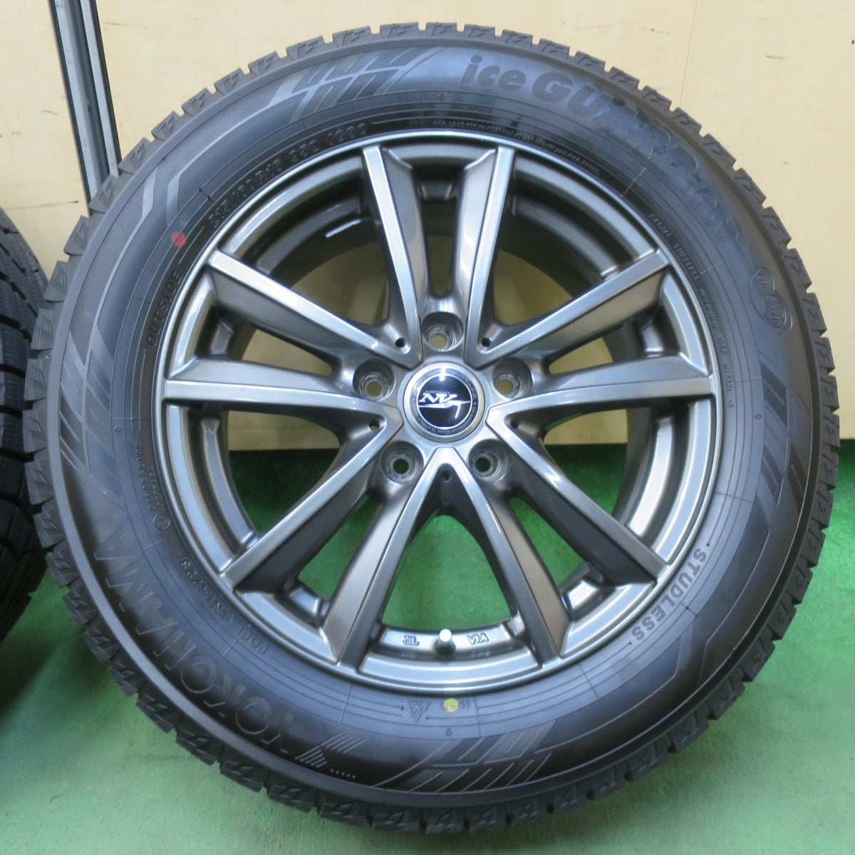 バリ溝！23年！キレイ！9.5分以上★スタッドレス 215/60R16 ヨコハマ アイスガード iG60 NIRVANA NV ニルバーナ ニルヴァーナ 16インチ PCD114.3/5H★5111805イス