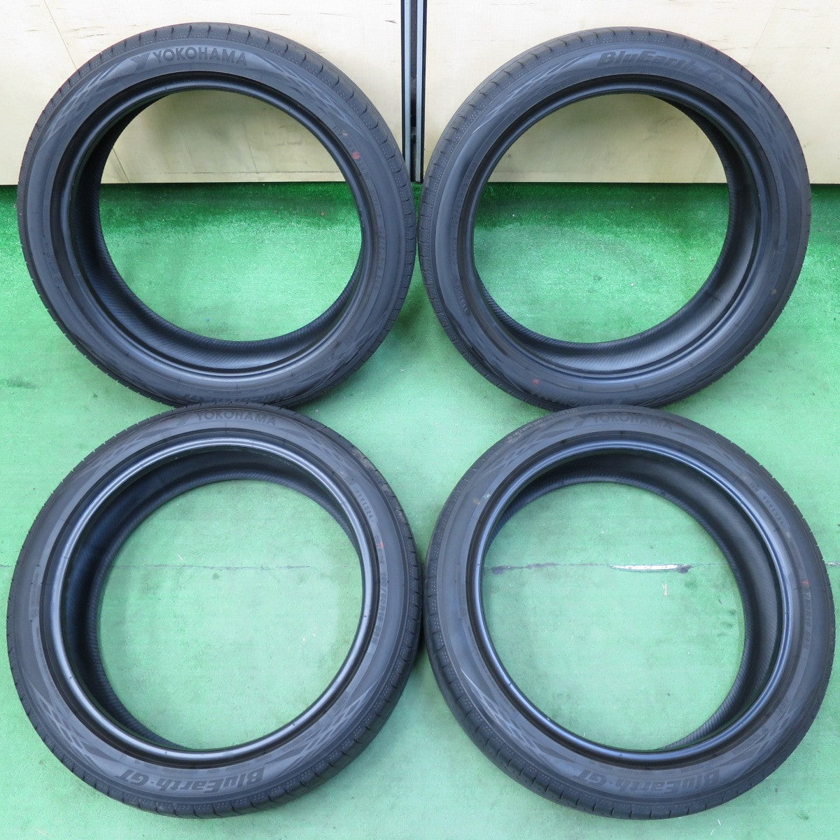 [送料無料] バリ溝！24年！ほぼ10分★195/50R19 ヨコハマ BluEarth-GT AE51 ブルーアースGT タイヤ 19インチ 60系 プリウス 等★4110505イノタ