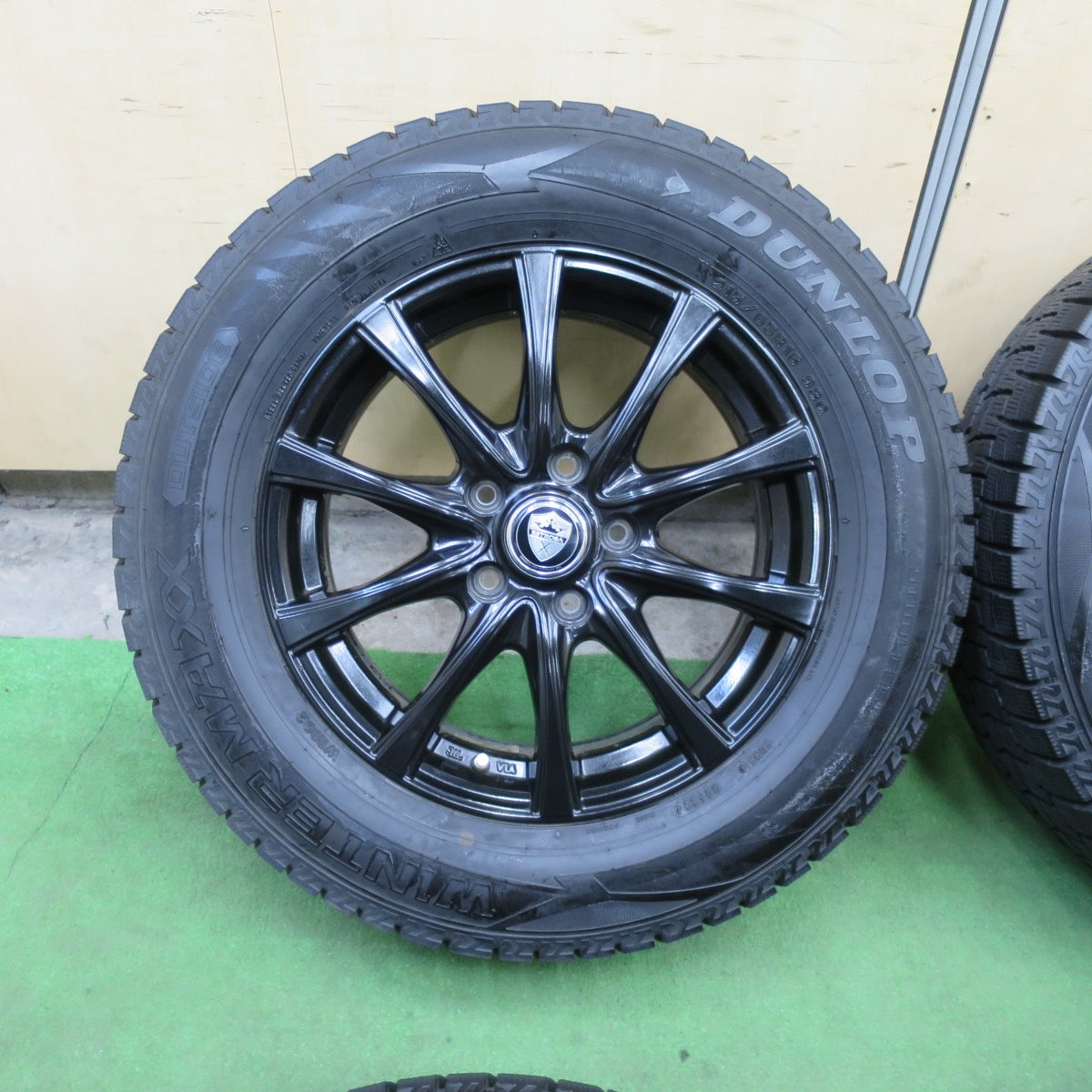 バリ溝！22年！キレイ！9.5分★スタッドレス 215/65R16 ダンロップ ウインターマックス WM02 ESTROSA エステローザ 16インチ PCD114.3/5H★6022003TTス