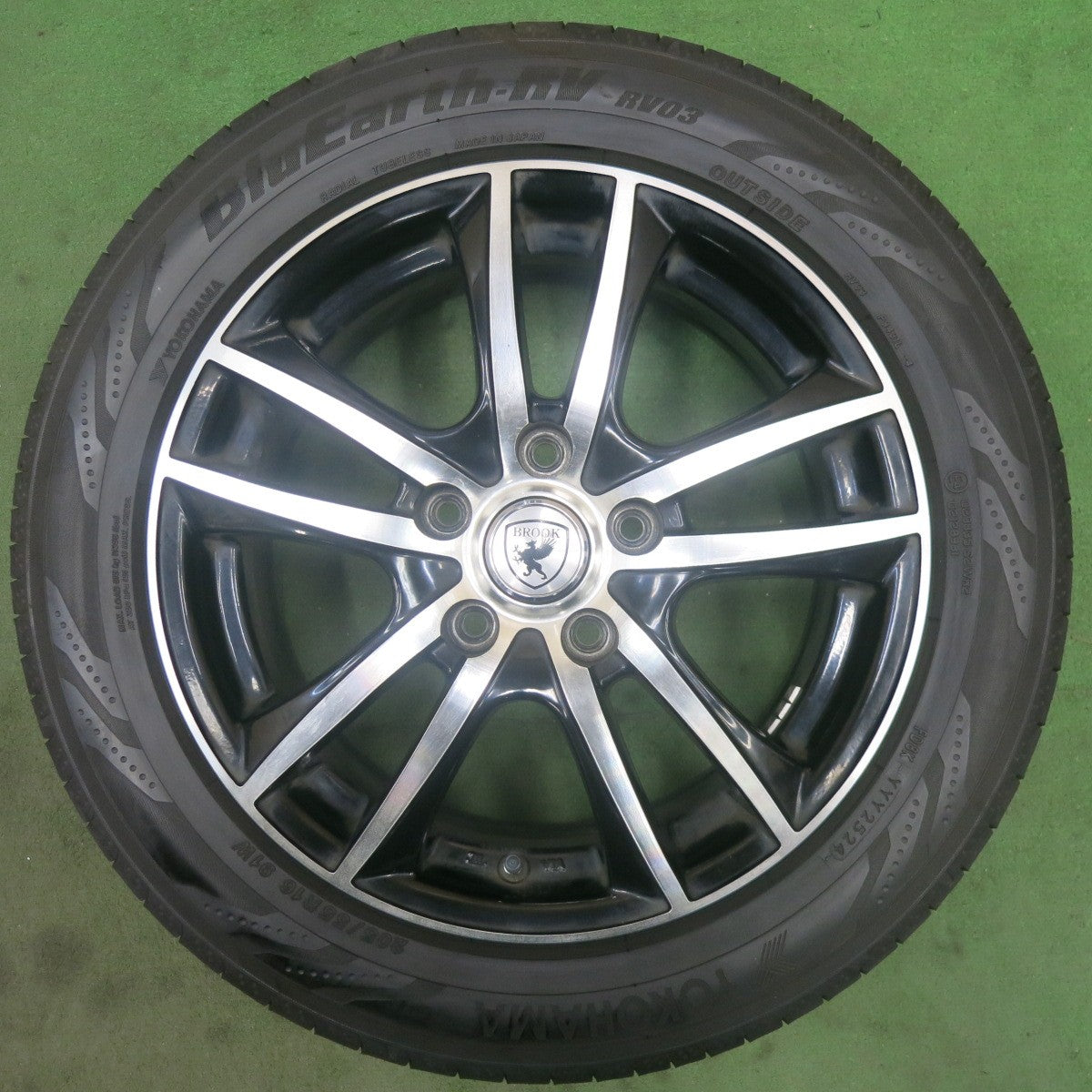 バリ溝！24年！9.5分★205/55R16 ヨコハマ BluEarth-RV RV03 BROOK ブルック ブルーアース 16インチ PCD114.3/5H★6052602SKノ