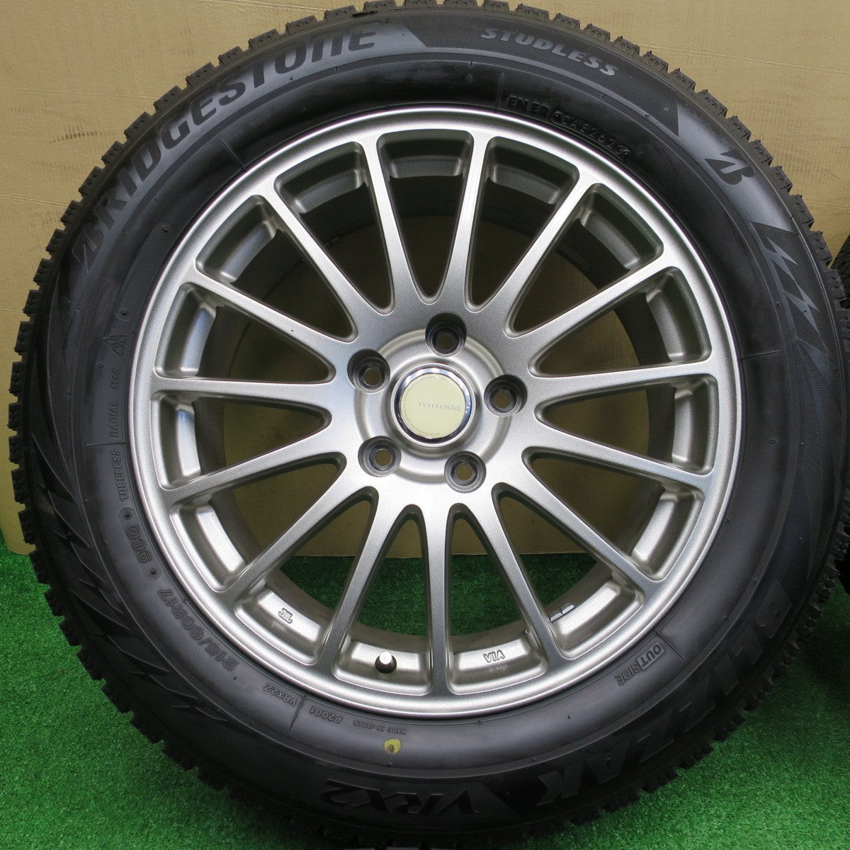 バリ溝！23年！ほぼ10分★スタッドレス 215/60R17 ブリヂストン ブリザック VRX2 ECO FORME エコフォルム 17インチ PCD114.3/5H★5122002NKス