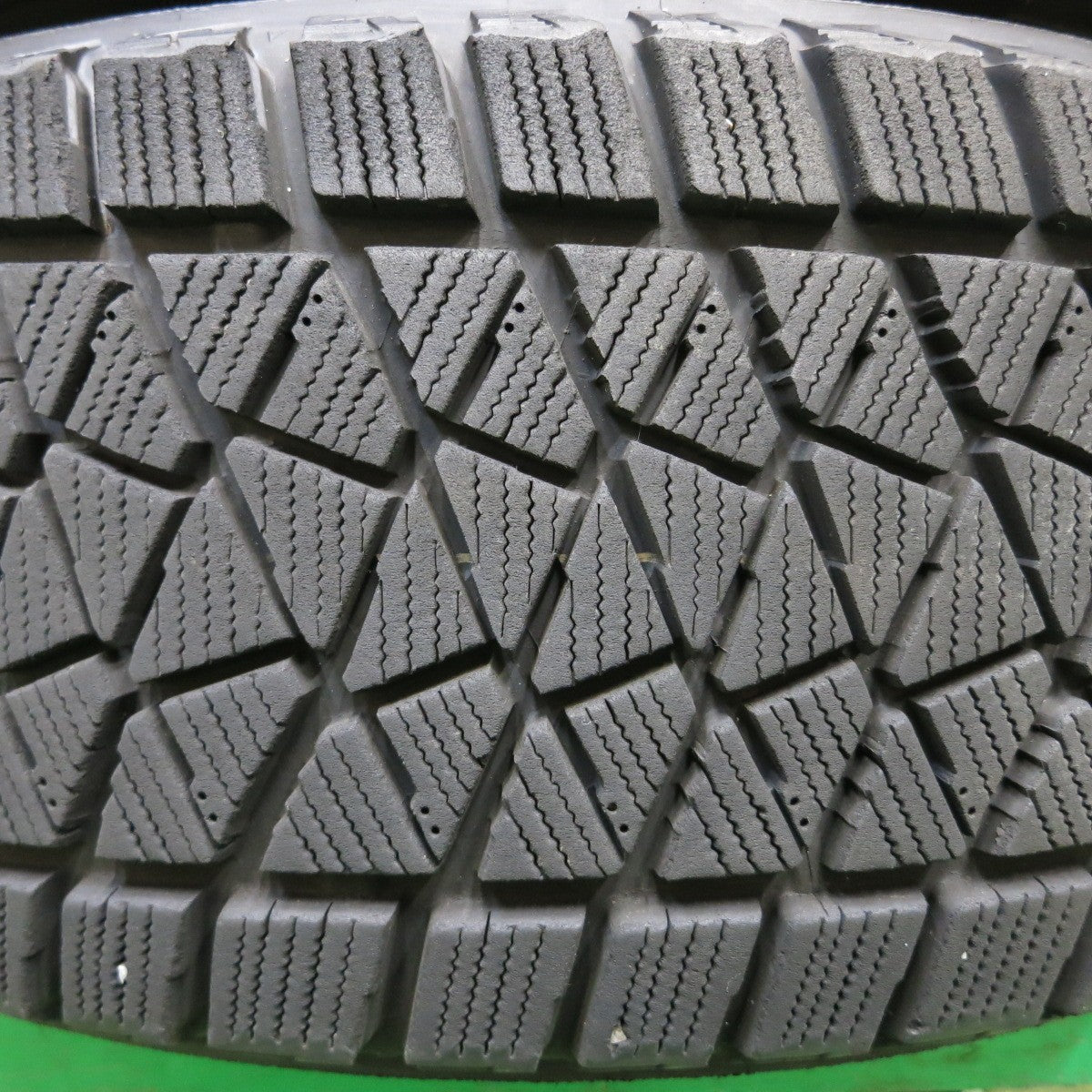 *送料無料* バリ溝！キレイ！8.5分★スタッドレス 225/65R17 ブリヂストン ブリザック DM-V2 TOPRUN トップラン 17インチ PCD114.3/5H★4041605イス