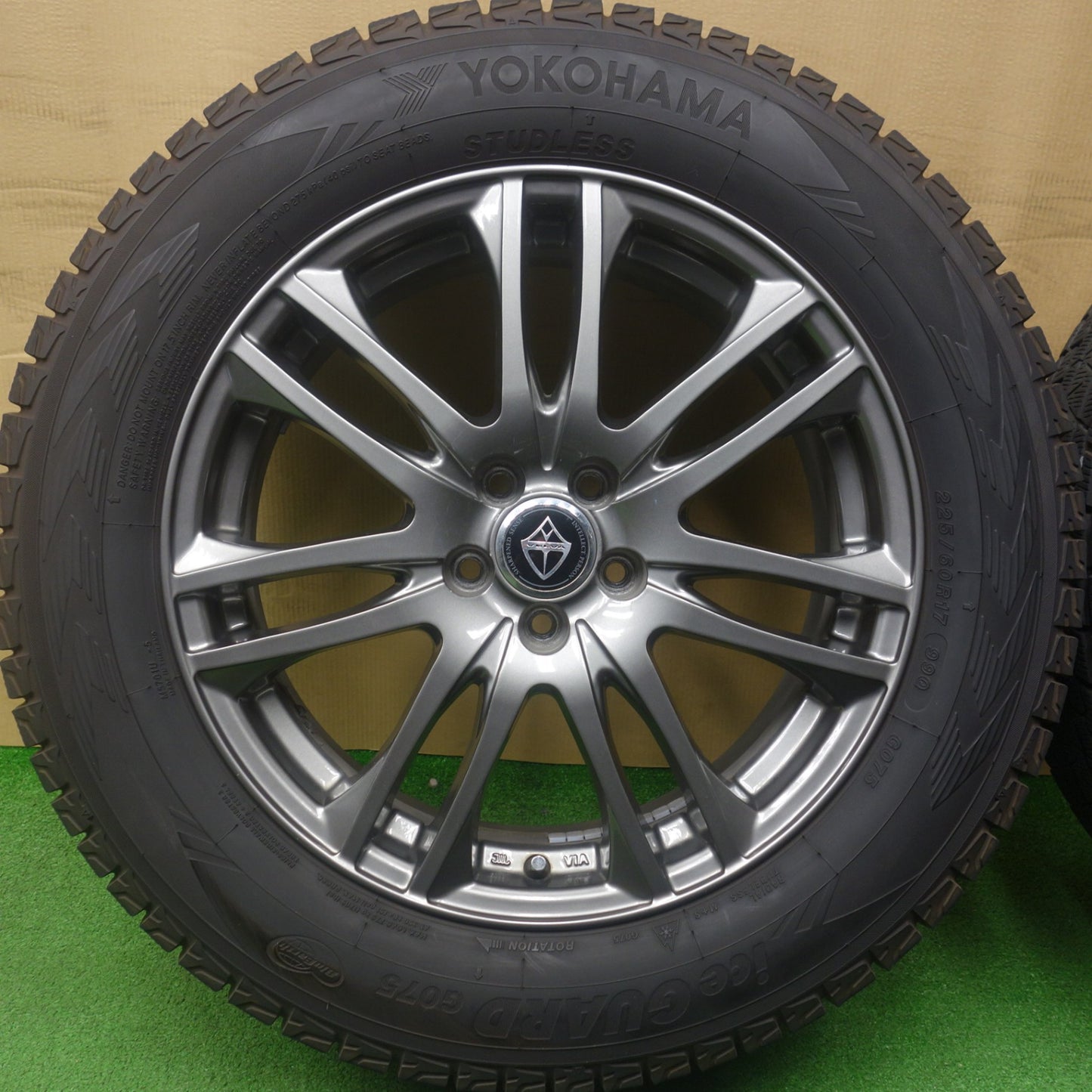 バリ溝！22年！キレイ！9分★フォレスター 等 225/60R17 スタッドレス ヨコハマ アイスガード G075 VELVA ヴェルヴァ 17インチ PCD100/5H★6041303KTス
