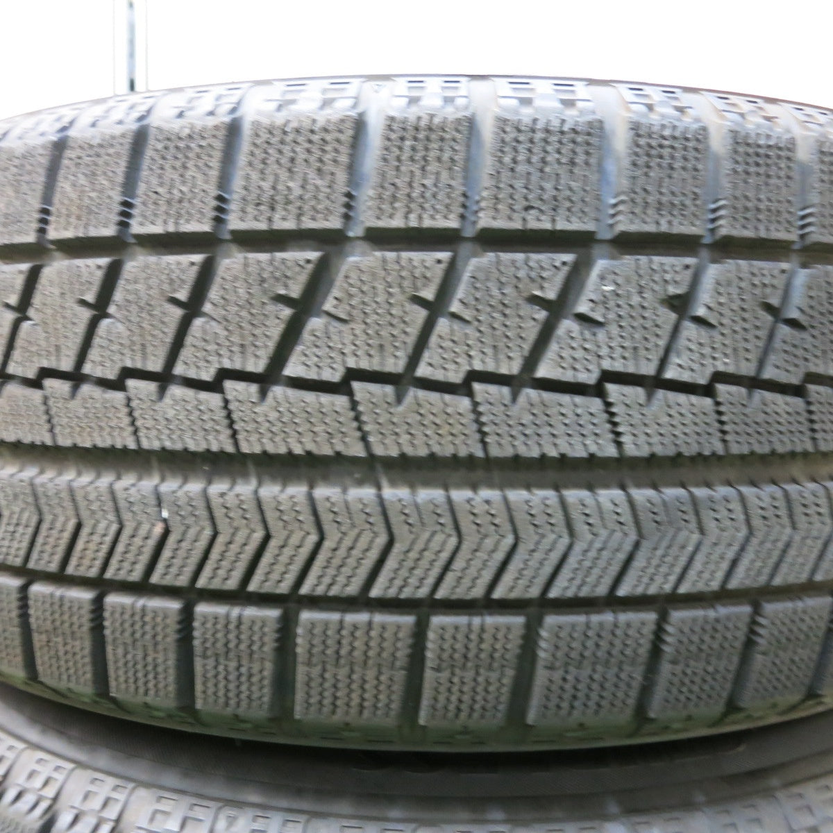 [送料無料] バリ溝！キレイ！8.5分★BMW 等 AGA WELT ヴェルト 225/60R18 スタッドレス ブリヂストン ブリザック RFT 18インチ PCD112/5H★4100209SYス